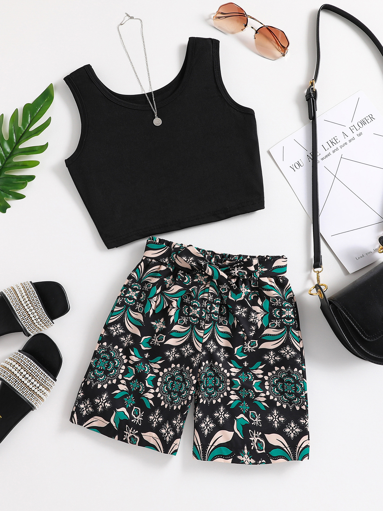 FG-2603242-2.jpg Black Crop Top and Floral Print Shorts Set - Image 1