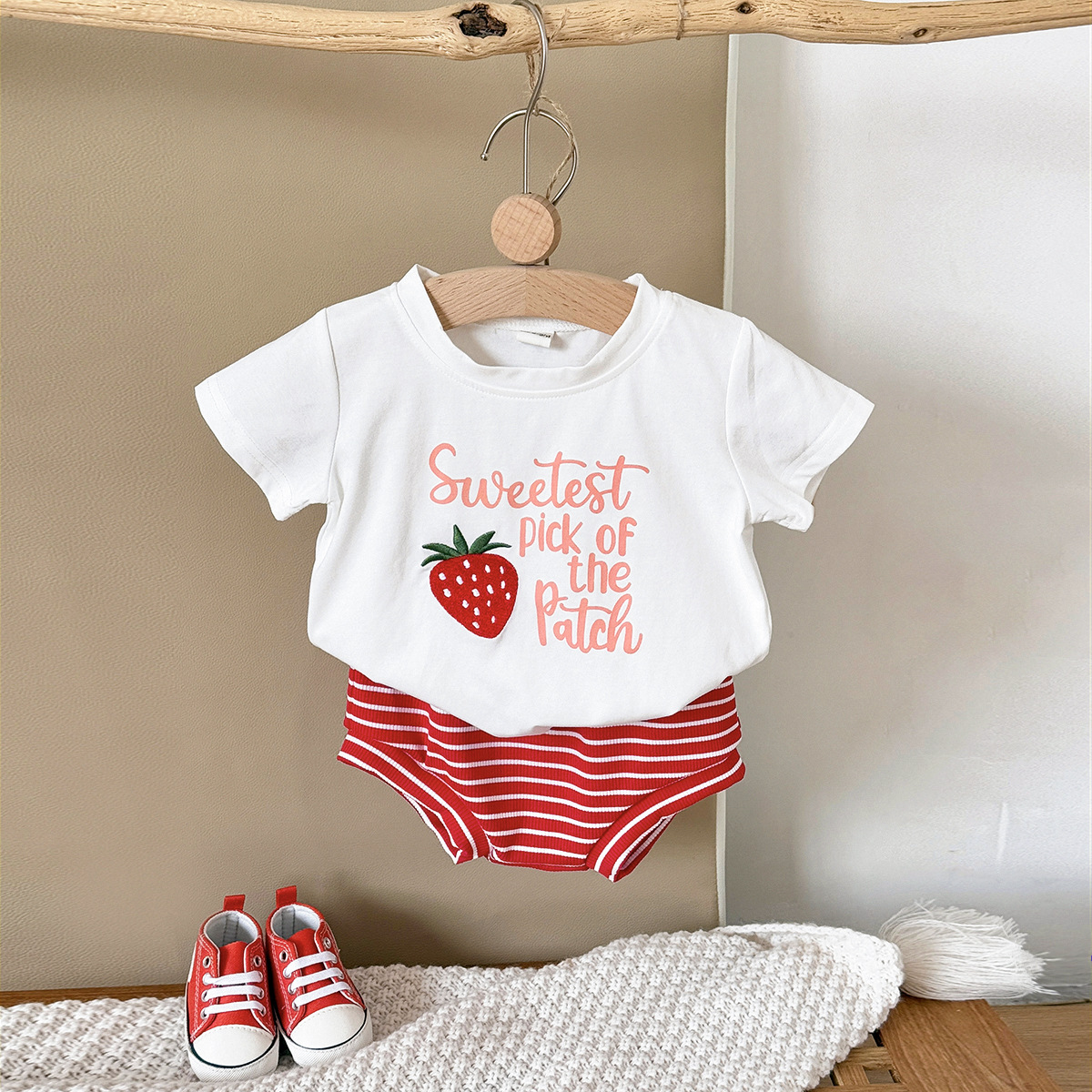 LB-2602039-1.jpg Strawberry Print Baby Outfit Set - Image 1